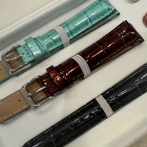 NIB Invicta Special Edition Women's Watch with 5 Band Colors - Picture 8 of 10